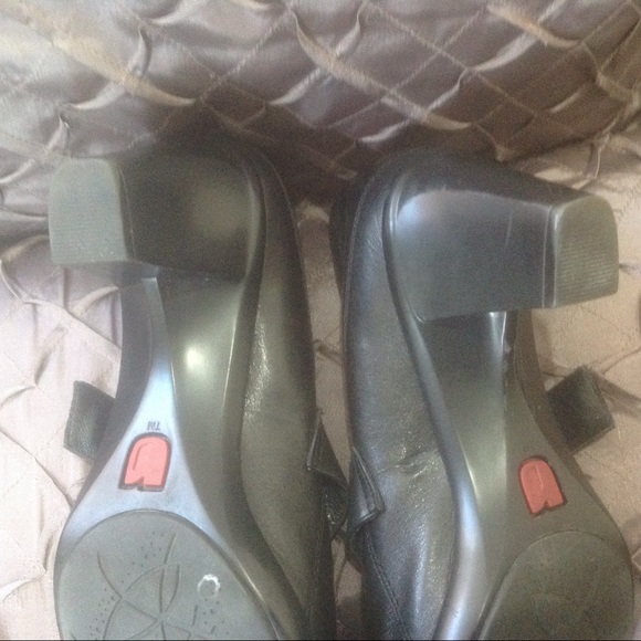 Shoes - Picture 4 of 4